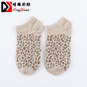 Calzini da donna in cotone Jacquard leopardato a quattro stagioni - Product Image 4