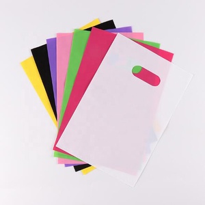 Benutzer definierte Logo gedruckt PE gestanzte Kunststoff T-Shirt Tasche mit Griff für die Verpackung Schuhe Socken Pelz - Product Image 2