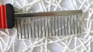 Stampa zampa impugnatura antiscivolo denti grossolani cane Pet gatto animale cucciolo pettine con 20 denti - Product Image 6