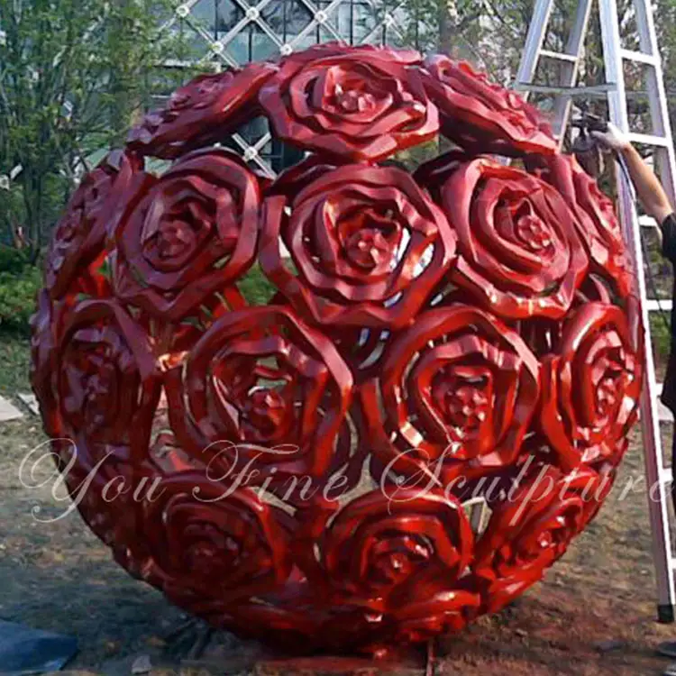 Sculpture de Rose rouge vintage, grande sphère en acier inoxydable, pour décoration de jardin