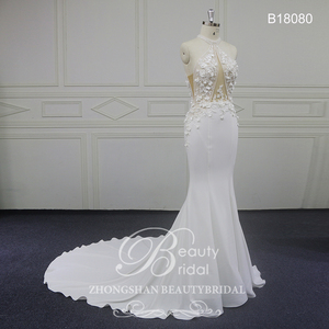 Abito <span class=keywords><strong>da</strong></span> <span class=keywords><strong>Sposa</strong></span> a Sirena <span class=keywords><strong>in</strong></span> Crepe con Ricami di Lusso, Collo Tondo e Apertura sulla Schiena - Product Image 3