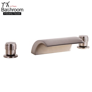 Nickel Brossé <span class=keywords><strong>Cascade</strong></span> LED Salle De Bain Baignoire Robinet de <span class=keywords><strong>Lavabo</strong></span> Trois Trous Deux Poignées <span class=keywords><strong>Mitigeur</strong></span> de Baignoire - Product Image 1
