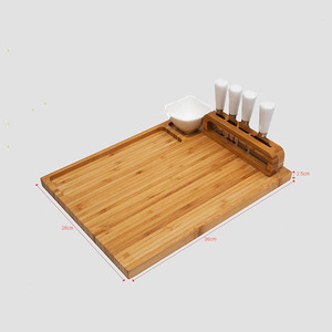Tabla de quesos de bambú ecológica con juego de cubiertos y tazón de condimentos - Product Image 1