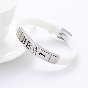 Pulseras Ajustables de Silicona con Diseño de Estrellas del Fútbol, Elegantes Brazaletes de Acero Inoxidable - Product Image 2