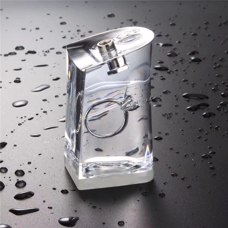 Прозрачная подошва из АБС-пластика на каблуке