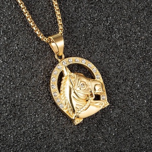 Vente en gros Colliers pendentifs chevaux en zircon plaqué or étanche personnalisés série animale avec micro incrustation - Product Image 4