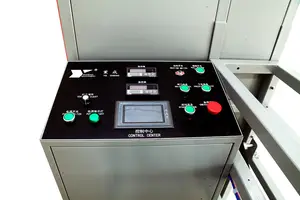 Machine automatique pour la fabrication de fermetures éclair imperméables