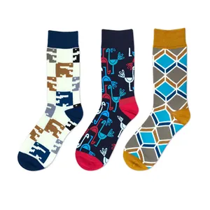 Hot Sell Neuheit lustige neue Design Socken für Männer benutzer definierte Crew Baumwolle Kleid Socke Großhandel koreanische farbige Socken