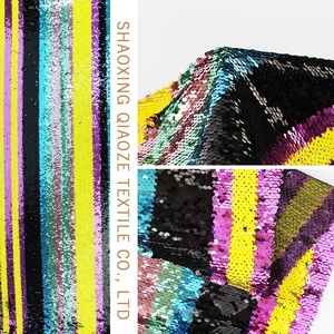 2024, tela de lentejuelas de escamas de pescado de poliéster 100% hecha a medida, bordado de rayas multicolor, bolsas de coches antiestáticas reversibles para niñas - Product Image 5