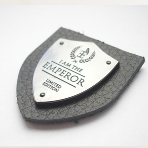Personalizado pistola <span class=keywords><strong>de</strong></span> aleación <span class=keywords><strong>de</strong></span> coser grabado personalizado <span class=keywords><strong>ropa</strong></span> <span class=keywords><strong>de</strong></span> <span class=keywords><strong>marca</strong></span> etiquetas <span class=keywords><strong>de</strong></span> logotipo - Product Image 1