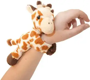 创意促销长颈鹿拥抱毛绒动物巴掌手镯毛绒玩具