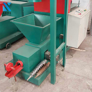 Pequeño serrín <span class=keywords><strong>de</strong></span> <span class=keywords><strong>madera</strong></span> chip prensa <span class=keywords><strong>de</strong></span> tornillo <span class=keywords><strong>de</strong></span> máquina <span class=keywords><strong>de</strong></span> briquetas - Product Image 3