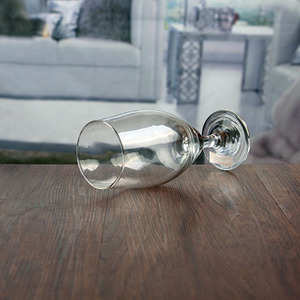 Soufflé <span class=keywords><strong>à</strong></span> la main <span class=keywords><strong>pas</strong></span> <span class=keywords><strong>cher</strong></span> tige épaisse vin verre courte tige de verre <span class=keywords><strong>verres</strong></span> <span class=keywords><strong>à</strong></span> <span class=keywords><strong>pied</strong></span> en forme de tulipe <span class=keywords><strong>verres</strong></span> <span class=keywords><strong>à</strong></span> vin en gros - Product Image 4
