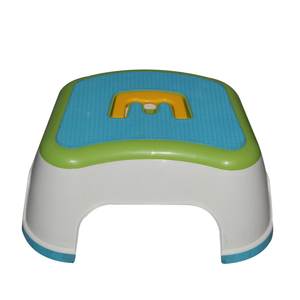 Silla Infantil de Plástico con Diseño Colorido, Novedad en Muebles para el Hogar, en Oferta en Supermercados, Taburete para Niños con Asa - Product Image 1