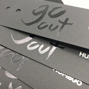 Thẻ Treo Quần Áo In Điểm <span class=keywords><strong>UV</strong></span> Tùy Chỉnh Thẻ Treo Cổ Phiếu Thẻ Màu Đen Mờ Quần Áo Thẻ Tóc Giả Giấy Kraft Màu Đen - Product Image 4