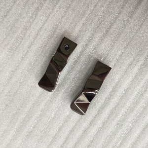Clips de <span class=keywords><strong>cola</strong></span> de Metal irregulares de alta calidad, extremos de cordón Gole de lujo personalizados <span class=keywords><strong>para</strong></span> <span class=keywords><strong>zapatillas</strong></span> de deporte - Product Image 4