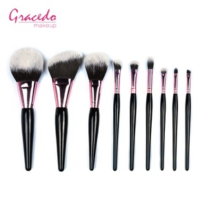 Set <span class=keywords><strong>de</strong></span> 7 <span class=keywords><strong>Brochas</strong></span> <span class=keywords><strong>de</strong></span> <span class=keywords><strong>Maquillaje</strong></span> para Rostro y Cabello con Mango <span class=keywords><strong>de</strong></span> Madera, Incluye Brocha para Corrector y Lápiz <span class=keywords><strong>de</strong></span> Cejas, con Logotipo Personalizado - Product Image 4