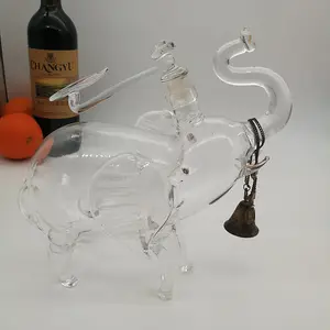 Directo de fábrica personalizar único en forma de botella de vidrio de vino de fabricante chino