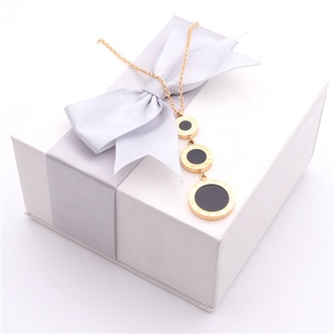 Collar de Moda con Colgante de Acero Inoxidable Dorado para Mujer, Joyería Hecha en China, Collar de Estilo Minimalista Personalizado al por Mayor - Product Image 6
