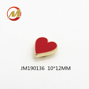 Al por mayor venta al por nuevo estilo rojo corazón remache chapado en oro con esmalte de Metal de moda remache espárragos para - Product Image 2