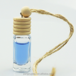 Pequeño Cuboid forma <span class=keywords><strong>5.5</strong></span> ml perfume colgante coche ambientador botella de vidrio con tapa de madera - Product Image 1