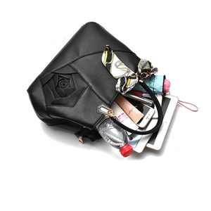 2022 nuovo Design stile americano ed europeo borsa da donna di alta qualità moda donna borse a tracolla economiche con sciarpa - Product Image 3