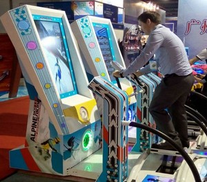 Máquina Arcade Alpine Racer en Venta | Máquina de Esquí Arcade que Funciona con Monedas en Venta | Juegos de Arcade en Venta - Product Image 3