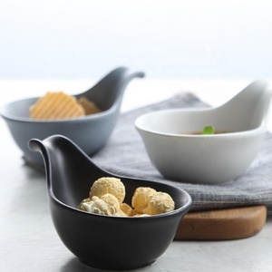 Plato de Cerámica para Servir Aperitivos con Diseño Único en Forma de Cuchara en Varios Colores para Hotel - Product Image 3