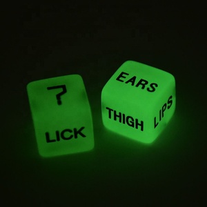 2 unids divertido brillan <span class=keywords><strong>en</strong></span> la oscuridad de dados de <span class=keywords><strong>amor</strong></span> juguetes para adultos par los amantes juegos fiesta de sexo juguete - Product Image 5
