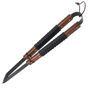 Mango de madera de barbacoa utensilios de acero inoxidable no-stick accesorios de barbacoa <span class=keywords><strong>parrilla</strong></span> pinzas de cuero con colgada en la pared. - Product Image 1