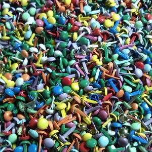 500 Pezzi Chiodini Metallici da 4,5mm per Scrapbooking, Fai da Te, Artigianato, Fissaggi per Carta, Decorazione per Album e Biglietti - Product Image 5