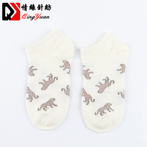 Calzini da donna in cotone Jacquard leopardato a quattro stagioni - Product Image 3