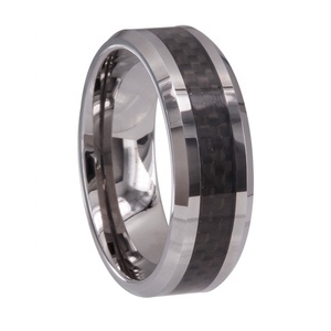 CHENG JEWELERS Bague en carbure de tungstène classique avec incrustation de <span class=keywords><strong>fibre</strong></span> de carbone noire de 8 mm, bijoux pour doigts personnalisés pour hommes - Product Image 1