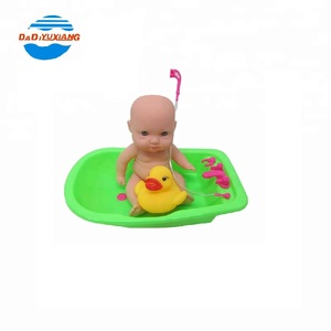 <span class=keywords><strong>Baignoire</strong></span> sûr vinyle petit en plastique bébé poupée <span class=keywords><strong>avec</strong></span> belle canard - Product Image 1