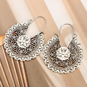 Vintage Antico Semplice Rotondi del Cerchio <span class=keywords><strong>di</strong></span> Goccia Ciondola Nuovo Argento <span class=keywords><strong>Orecchini</strong></span> In Metallo Scava Fuori Il <span class=keywords><strong>Fiore</strong></span> <span class=keywords><strong>di</strong></span> <span class=keywords><strong>Loto</strong></span> <span class=keywords><strong>Orecchini</strong></span> Per Le Donne - Product Image 3