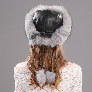 Chapeau à oreillettes tricoté imperméable en fourrure de renard russe pour femmes conçu sur mesure pour les fêtes et la pêche - Product Image 3