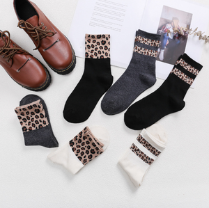 <span class=keywords><strong>Calze</strong></span> coreane da donna autunnali e invernali nuove <span class=keywords><strong>calze</strong></span> di cotone a righe <span class=keywords><strong>leopardate</strong></span> a due barre - Product Image 6