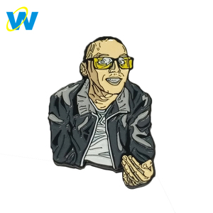 2018 el más nuevo anime esmalte suave pin insignia de botón abrigo laple pin - Product Image 1