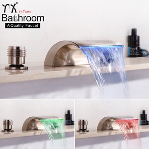 Nickel Brossé <span class=keywords><strong>Cascade</strong></span> LED Salle De Bain Baignoire Robinet de <span class=keywords><strong>Lavabo</strong></span> Trois Trous Deux Poignées <span class=keywords><strong>Mitigeur</strong></span> de Baignoire - Product Image 3