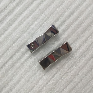 Clips de <span class=keywords><strong>cola</strong></span> de Metal irregulares de alta calidad, extremos de cordón Gole de lujo personalizados <span class=keywords><strong>para</strong></span> <span class=keywords><strong>zapatillas</strong></span> de deporte - Product Image 2