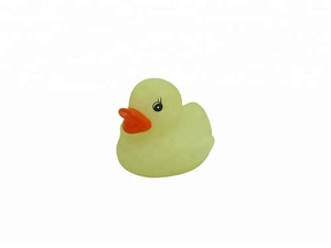 6 cm Kleine standard ente schwimm quietschende mini leucht ente glow in <span class=keywords><strong>the</strong></span> dark gummi ente baby bad spielzeug - Product Image 4