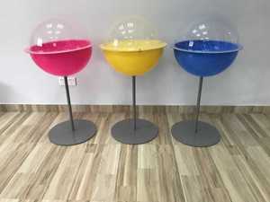 โดมอะคริลิกทันสมัย สวยงาม เป็นมิตรกับสิ่งแวดล้อม พร้อมขาตั้งโลหะแข็งแรง โซลูชันการจัดแสดงระดับพรีเมียมสำหรับการโชว์ของสะสมและของตกแต่ง - Product Image 3