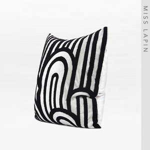La srta. LAPIN de clase alta cojín de tela blanco y negro bordado cojín almohada cubierta decorativa - Product Image 2
