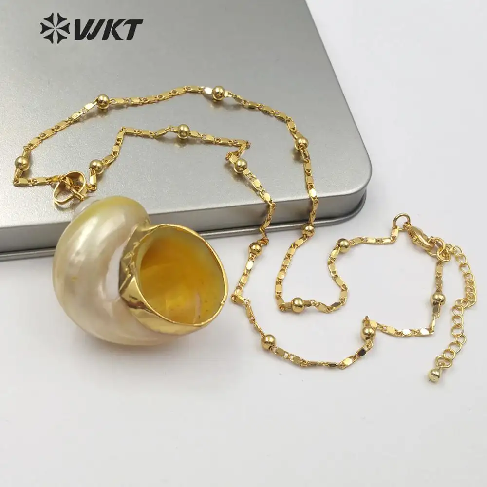 WT-JN075 Frauen Sea Shell Schmuck Natürliche Muschel Muschel Anhänger Mit Gold Galvani siert Zufällige Größe Trompete Shell Halskette