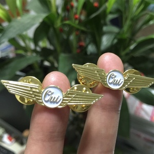 Insignia de Piloto Personalizada con Forma de Ala de Águila en Metal Dorado - Product Image 6