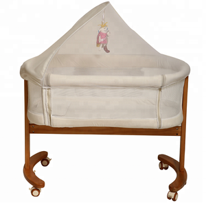 Nuevo diseño silencioso ruedas sólidas Natural madera maciza cama de bebé cuna de madera de - Product Image 5