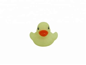 6 cm Kleine standard ente schwimm quietschende mini leucht ente glow in <span class=keywords><strong>the</strong></span> dark gummi ente baby bad spielzeug - Product Image 3