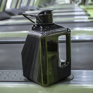 Article en gros à prix avantageux, fabrication directe d'usine à Shenzhen, fourniture personnalisée de marque, carafe en plastique de 2,2 l avec support pour téléphone, bouteille d'eau de 2,2 l - Product Image 5