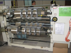 Fábrica de máquinas automáticas de corte longitudinal y rebobinado de película estirable dúplex - Product Image 4