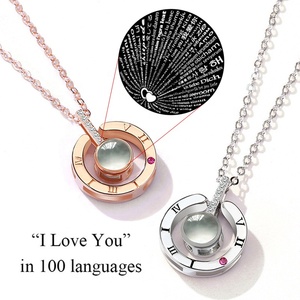 Nueva llegada Oro rosa y plata 100 idiomas Te amo Collar colgante de proyección Collar romántico de memoria de amor romántico - Product Image 1